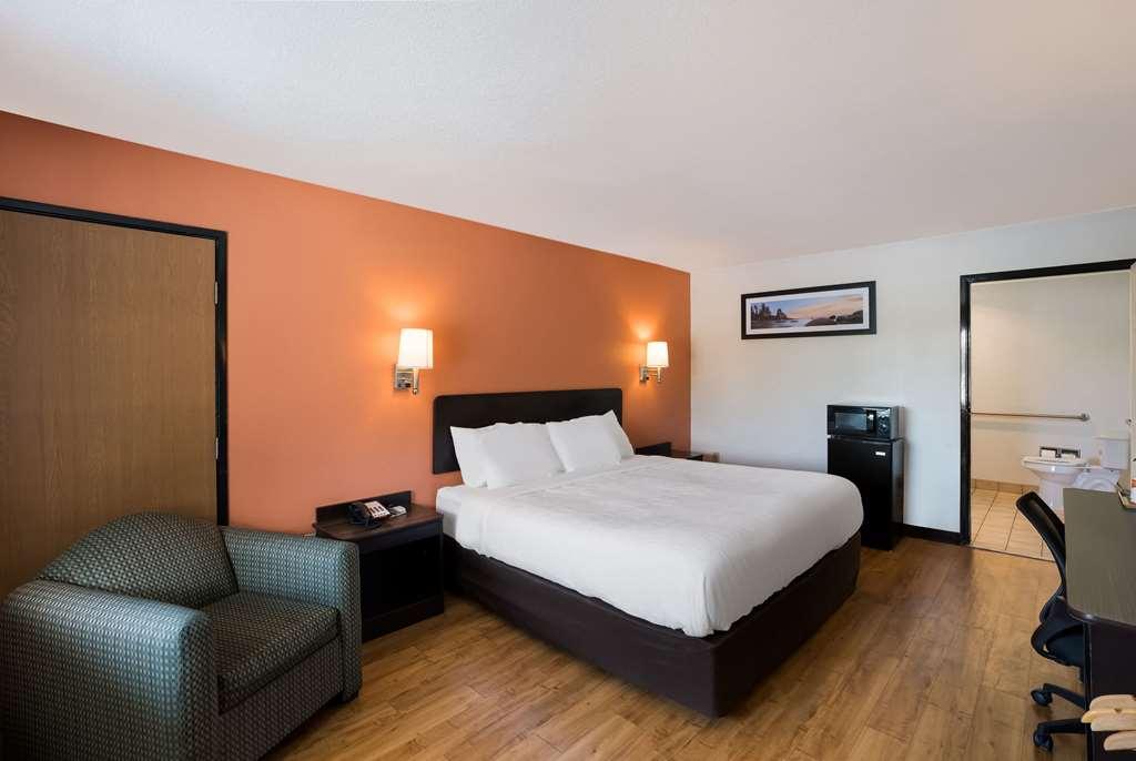 Quality Inn & Suites Junction Room photo
